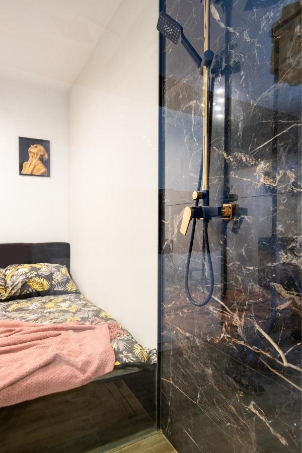 Wyjatkowy Apartament Z Prysznicem Posrodku Na Wyjatkowe Wieczory - Dostep Na Kod, Parking ウッチ エクステリア 写真